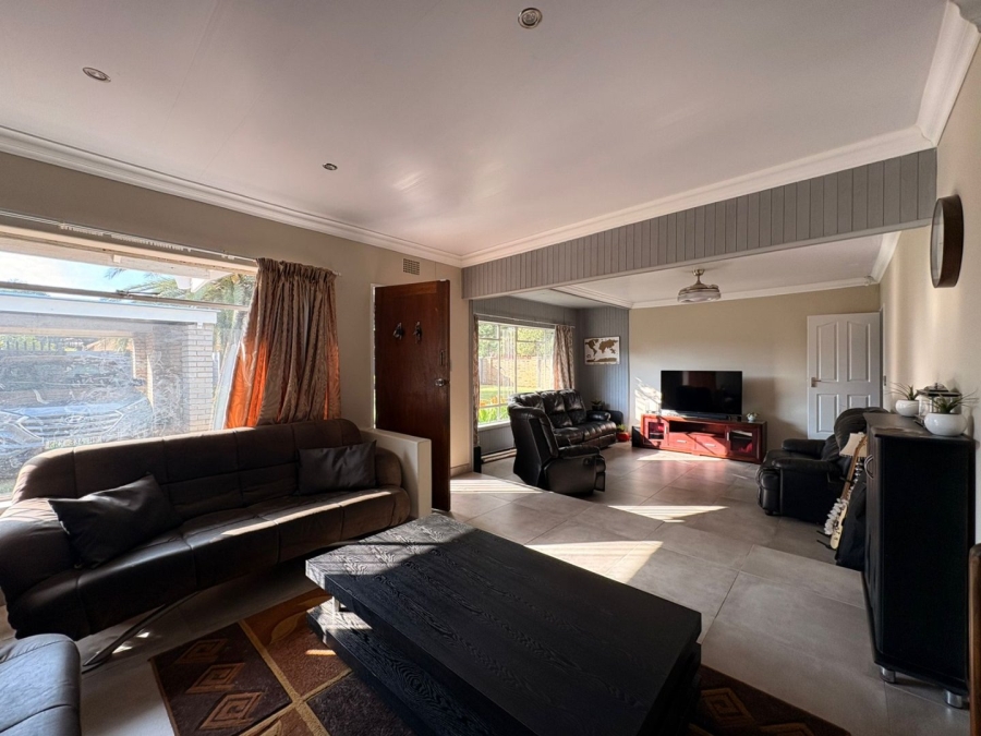 To Let 3 Bedroom Property for Rent in Flimieda North West